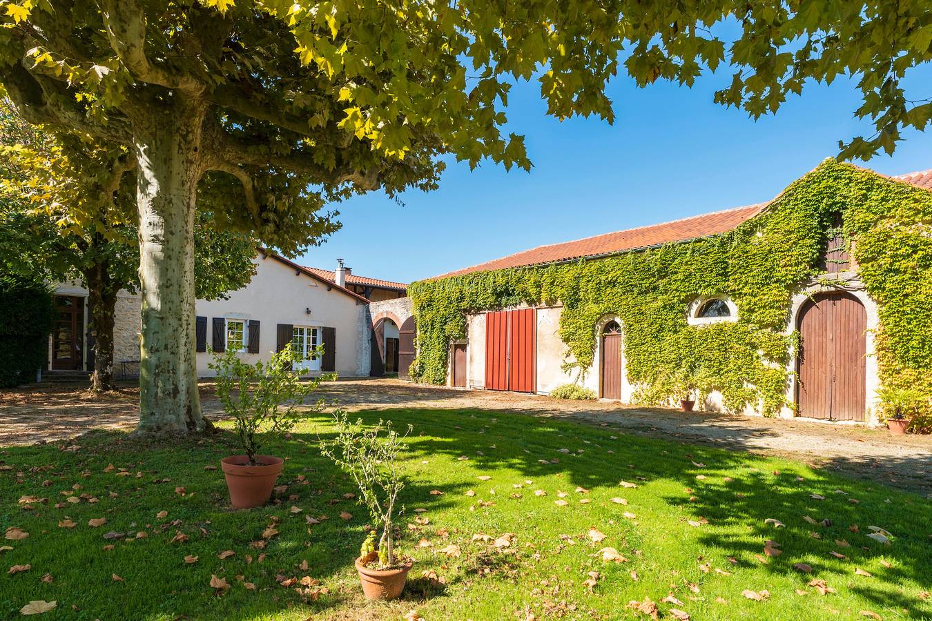 Dans une aile d'une ancienne maison de maître in Créon-d'Armagnac, Landes