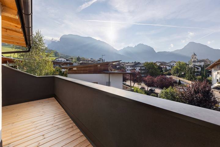 Ganze Wohnung, Ferienwohnung 'Panorama Loft Dolomites' mit Bergblick, privater Terrasse und Wi-Fi in Völs am Schlern, Dolomiti Superski