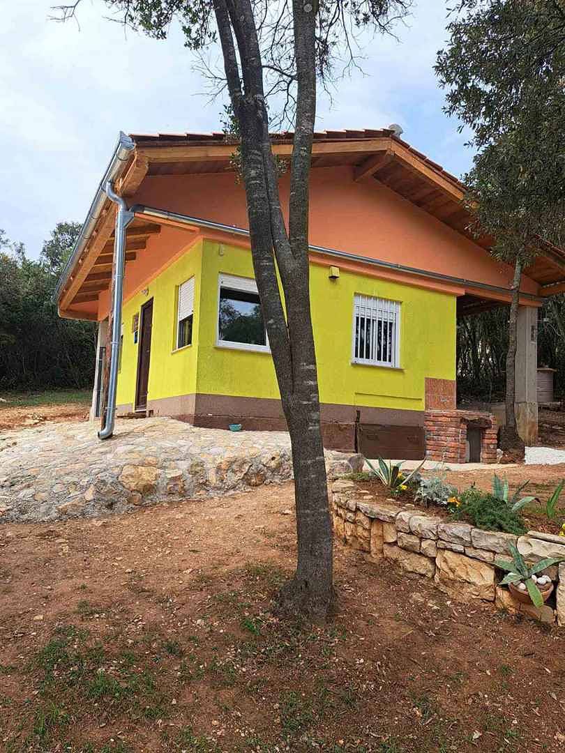 Ganze Ferienwohnung, Cottage für 4 Personen, direkt am Strand gelegen, für Liebhaber von Ferien in der Natur  in Marčana, Südküste Istrien