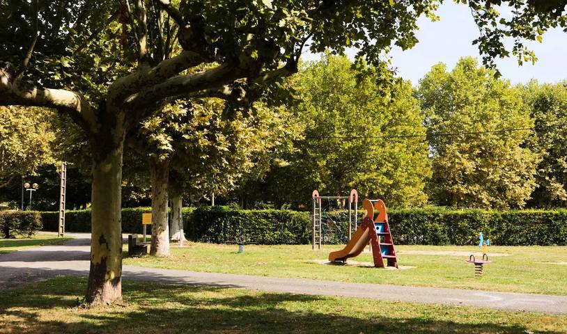 Camping pour 4 personnes, avec terrasse en Bourgogne - 4