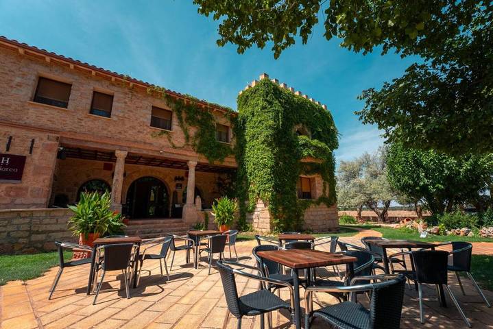 Casa rural para 27 personas, con terraza además de jardín y piscina en Provincia de Albacete - 3