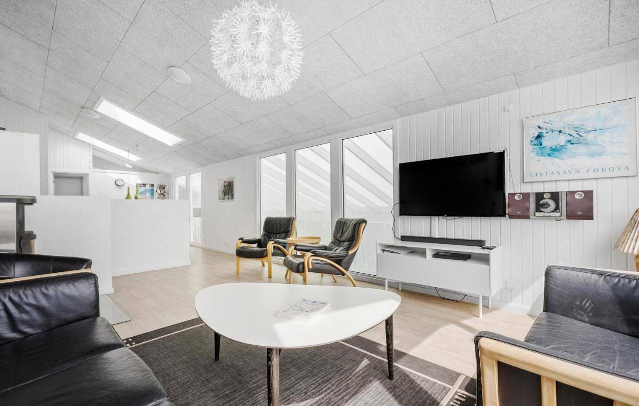 Nice Home In Hvide Sande With Sauna in Skodbjerge, Haurvig