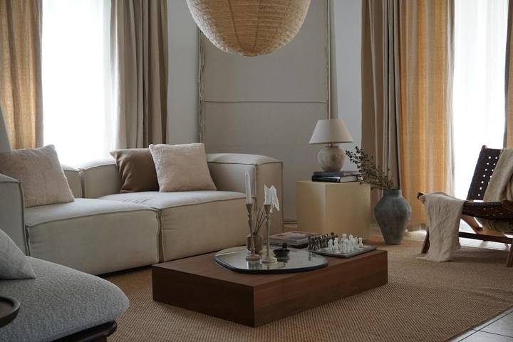 Location de vacances pour 12 personnes, avec vue ainsi que piscine et jardin à Quincey