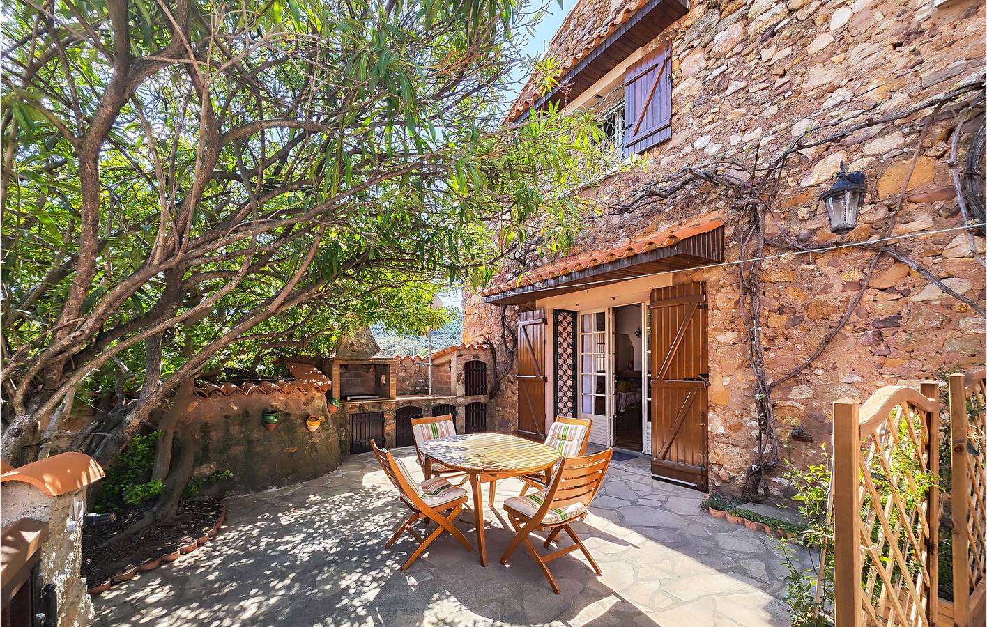 Cébazan Wohnung: 86qm, Terrasse, Parkplatz & Internet in Cébazan, Mittelmeerküste (Frankreich)