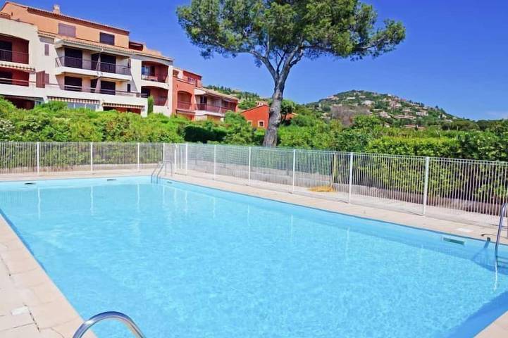 Gîte pour 4 personnes, avec Terrasse et Piscine dans Office de Tourisme de Saint-Raphaël