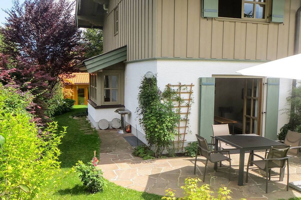 Stilvolles Ferienhaus mit Sauna, absolut ruhig, mitten in den Bergen, Nähe Loipe in Schleching, Bayerische Alpen