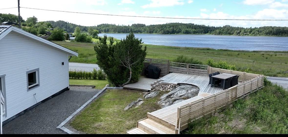 Captivating 3-Bed Villa in Halanda with Lake View in Ale, Västergötland