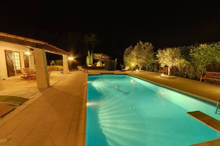 Villa pour 8 personnes, avec jacuzzi et jardin - 1
