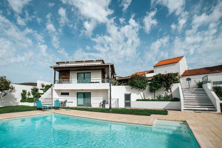 Casa de férias para 2 pessoas, com Terraço e Jardim e ainda Piscina and Vista em Oleiros