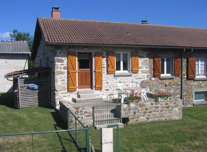 Gîte pour 4 personnes, avec terrasse dans Saint-Alyre-d'Arlanc