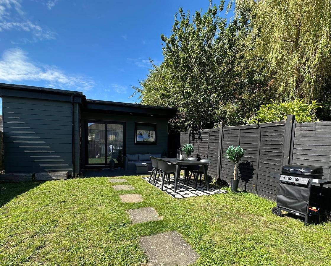 Entire apartment, Two-Bedroom Apartment in Arbury Ward, Cambridge