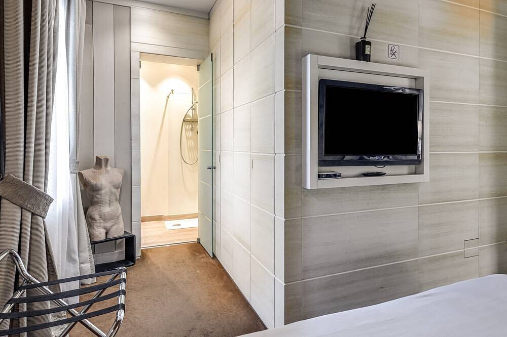 Entire apartment, Molo 73 - Capraia Room with Breakfast and Parking in Empoli, Florence Province