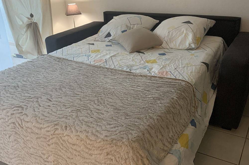 Appartement entier, Appartement avec piscine au bord du canal du midi et à 5mn du lac de Jouarres in Azille, Région de Carcassonne