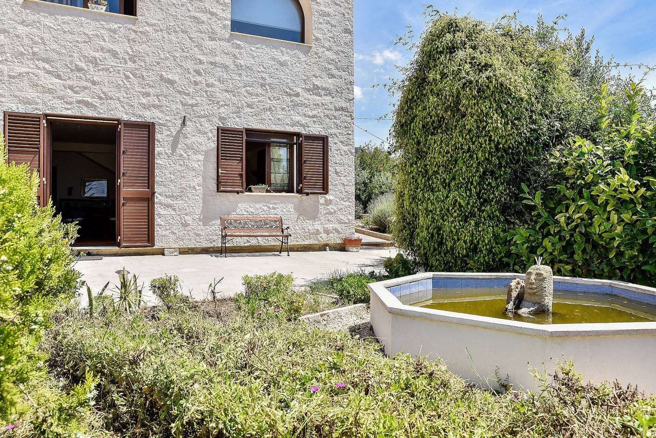 Entire apartment, Apartment 'Villa Sovareto' with Sea View, Shared Garden and Wi-Fi in Sciacca, Agrigento Province