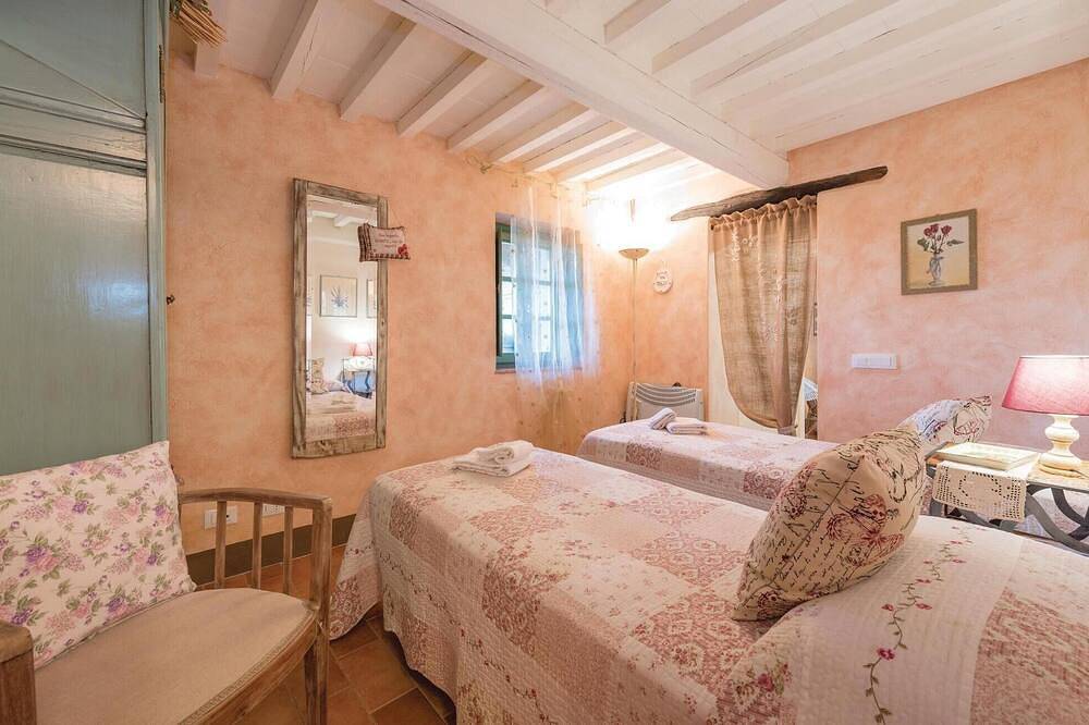 Magnifique maison à Buti Pi avec piscine privée, utilisable à l'intérieur. in Buti, Province de Pise