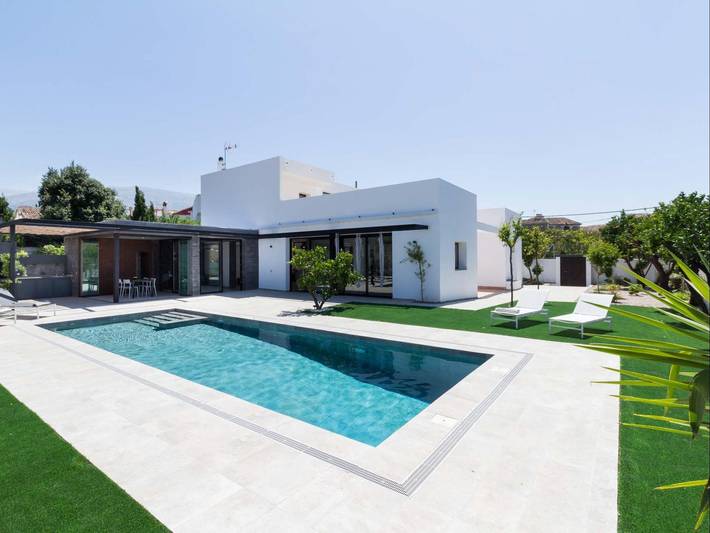 Apartamento para 7 personas, con Terraza además de Jardín y Piscina en El Valle