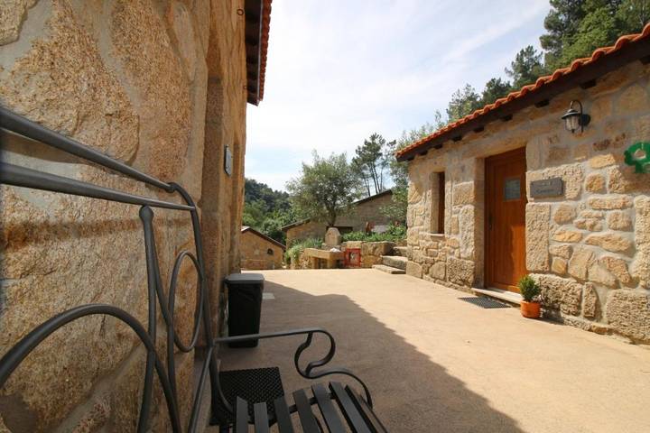 Location de vacances pour 3 personnes, avec piscine ainsi que jardin et vue dans Tarouca - 3