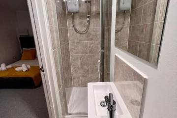Apartment for 5 People in Northampton, Northamptonshire, Photo 2