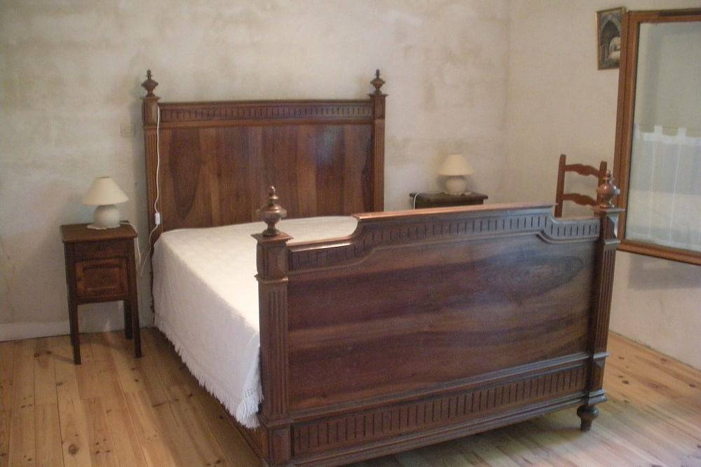 House in the Cévennes for 4 people. in Thoiras, Cevennen