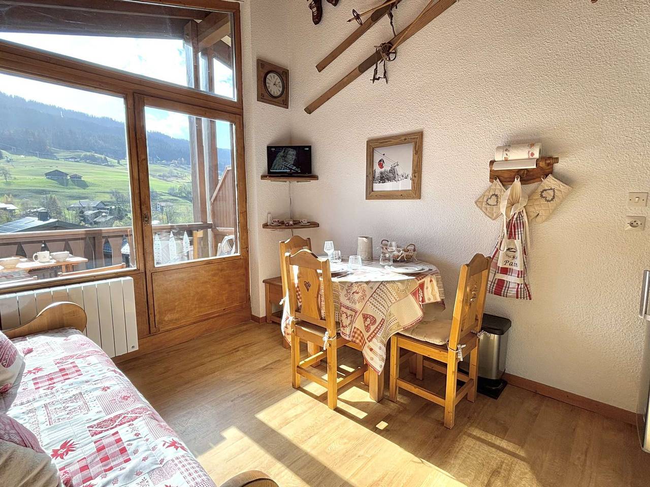 Ganze Wohnung, Alkoven-Studio für 3 mit Terrasse nahe Pisten und Parkplatz in Praz-sur-Arly in Praz-sur-Arly, Pays du Mont-Blanc