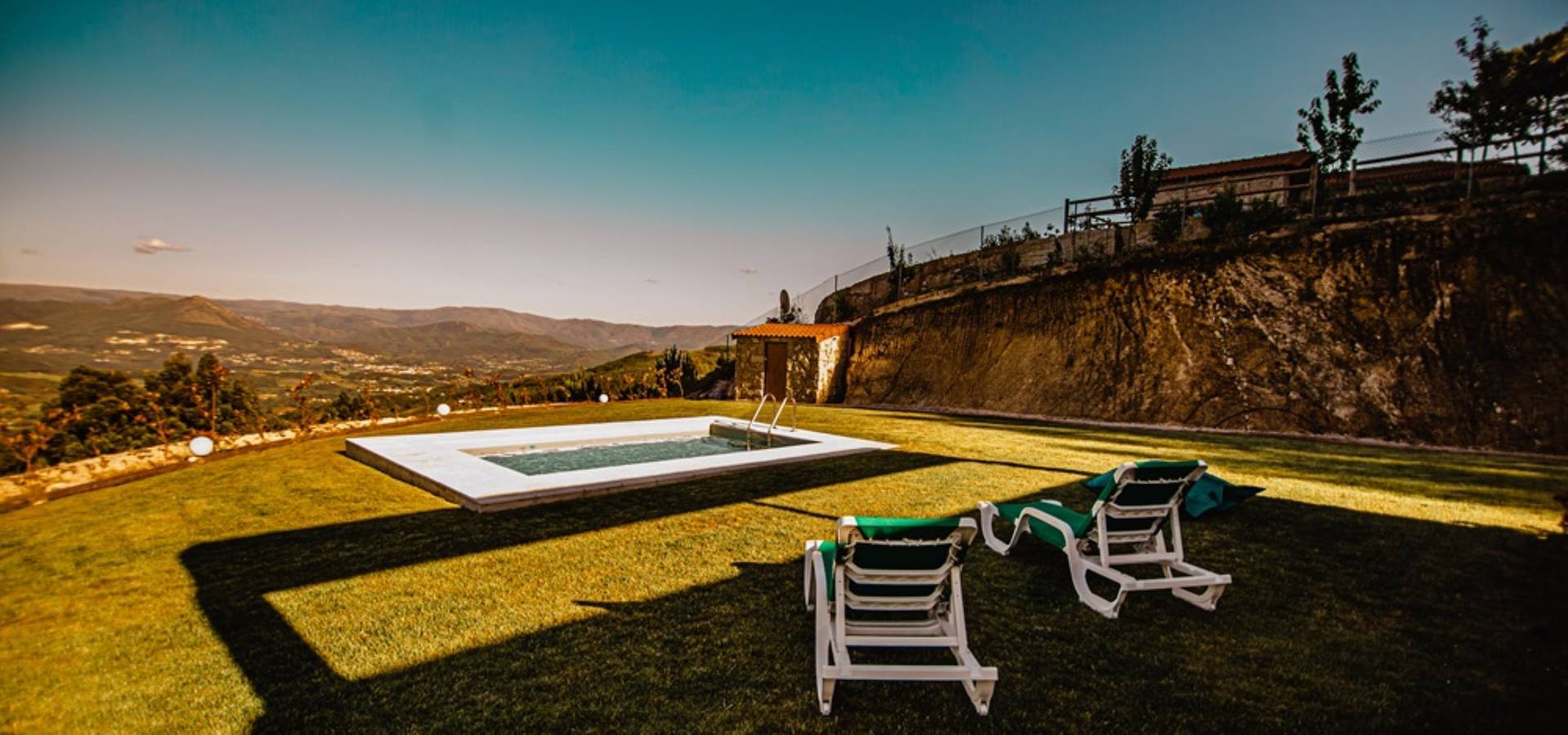 Deluxe Private Pool Bungalow in Ribas, Distrito de Braga