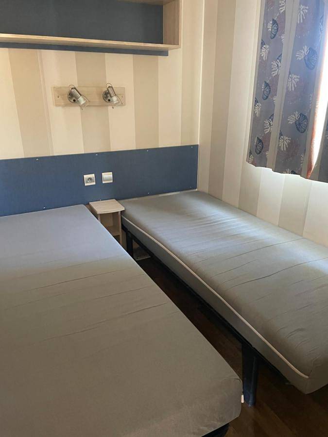 Camping pour 8 personnes, avec Terrasse ainsi que Jardin et Piscine dans Port Camargue - 2
