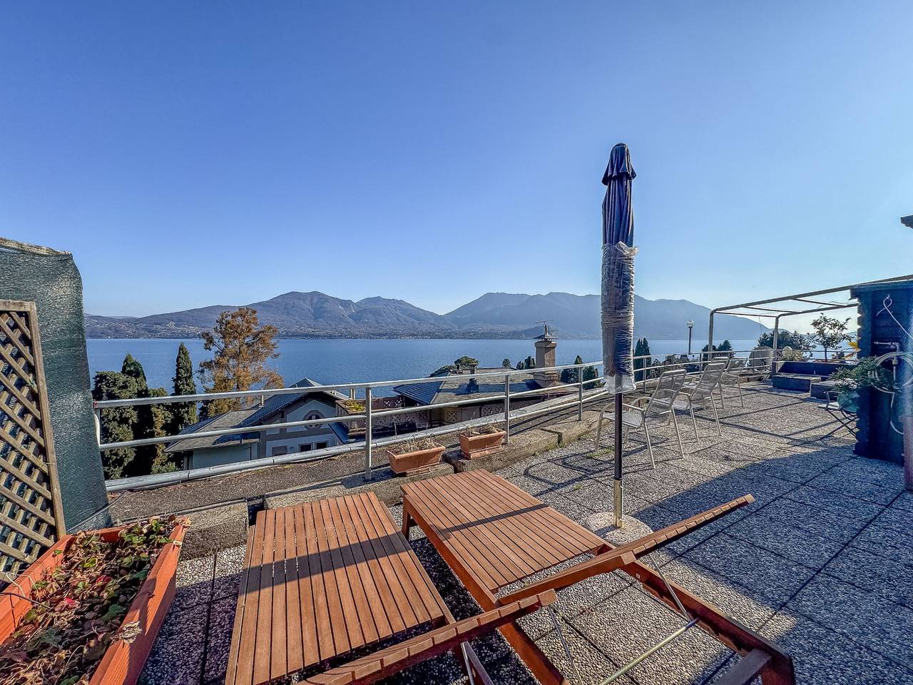 Ganze Wohnung, Vera apartment with wonderful terrace lake view in Oggebbio, Oggebbio Gemeinde