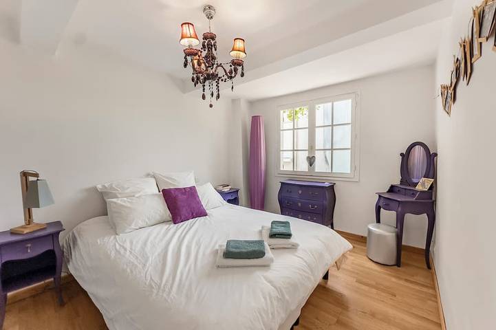 Typical town house with a private garden. in L'Isle-sur-la-Sorgue, Vaucluse