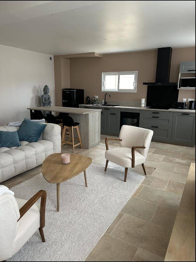 Appartement de vacances pour 4 personnes, avec jacuzzi ainsi que jardin et piscine