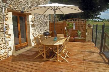 Gîte pour 5 personnes, avec jacuzzi ainsi que terrasse et jardin à Saint-Laurent-des-Bâtons