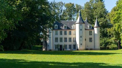 Gîte pour 2 personnes, avec vue ainsi que terrasse et jardin dans Louchy-Montfand