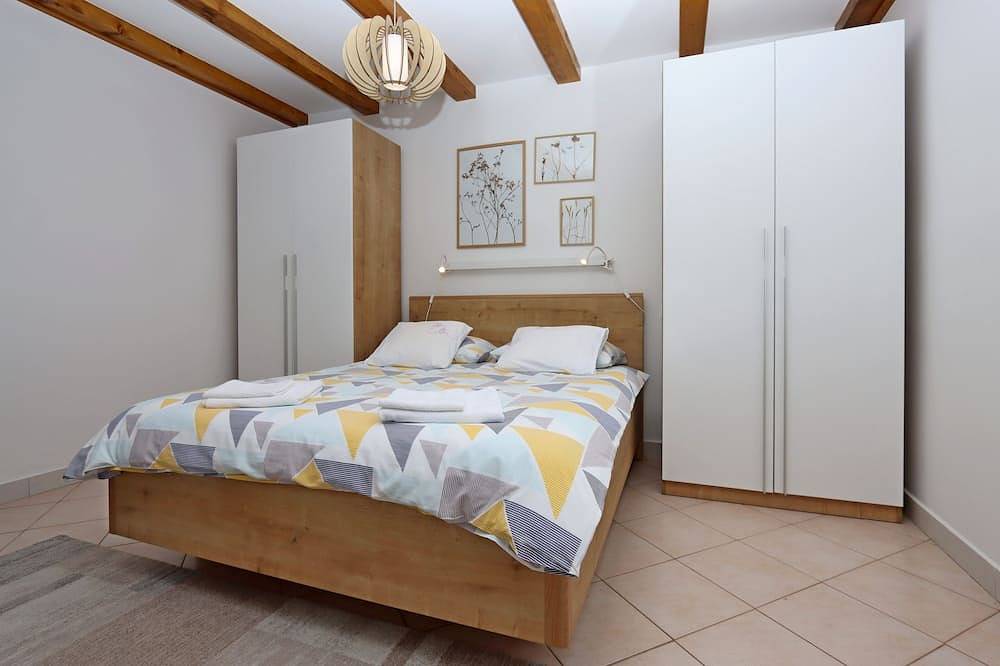 Ganze Wohnung, 1-Zimmer-Ferienwohnung mit Terrasse Klenovica, Novi Vinodolski in Klenovica, Primorje-Gorski Kotar