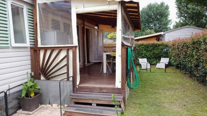 Camping pour 6 personnes, avec Terrasse ainsi que Jardin et Piscine