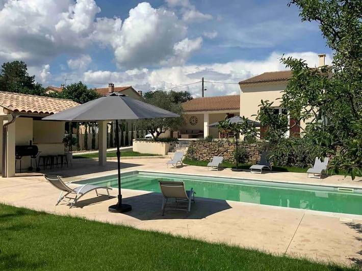 Location de vacances pour 6 personnes, avec piscine et jardin, animaux acceptés à Sérignan-du-Comtat