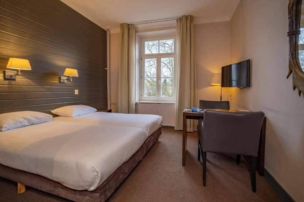 Unwind with Nature Views in Classic Room Near Mergelrijk and Cauberg in Valkenburg, Limburg (Niederlande)