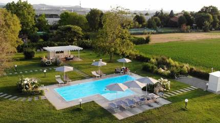 Chambre d’hôte pour 2 personnes, avec vue ainsi que jardin et piscine à Maranello