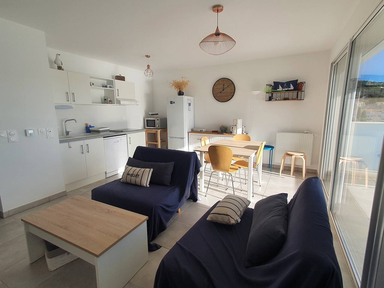 Entire apartment, Beautiful 3-room apartment with parking and air conditioning in Sète in Sete, Côte d'Améthyste