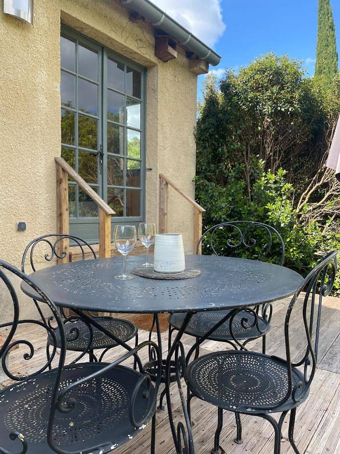 Gîte pour 4 personnes, avec vue ainsi que terrasse et piscine, animaux acceptés à Belvézet - 2