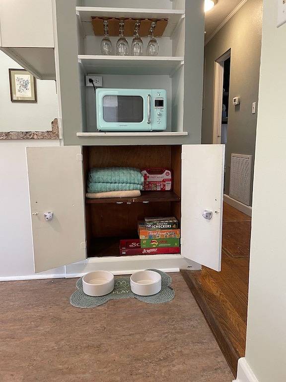 Downtown Brevard Hideaway Steps from Main St Restaurants-Dog Friendly, Fenced in Brevard, Transylvania County