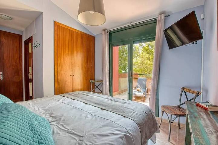 Location de vacances pour 8 personnes, avec jardin ainsi que piscine et jacuzzi dans Bonmont Terres Noves - 3