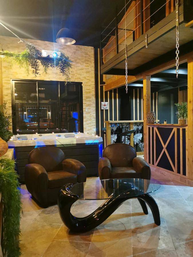 Gîte pour 2 personnes, avec jacuzzi et sauna à Saint-Denis-de-Pile - 4