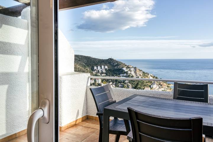 Villa 'Casa con vistas al mar Costa Bra' con vistas al mar, piscina compartida y Wi-Fi in Canyelles Petites, Roses