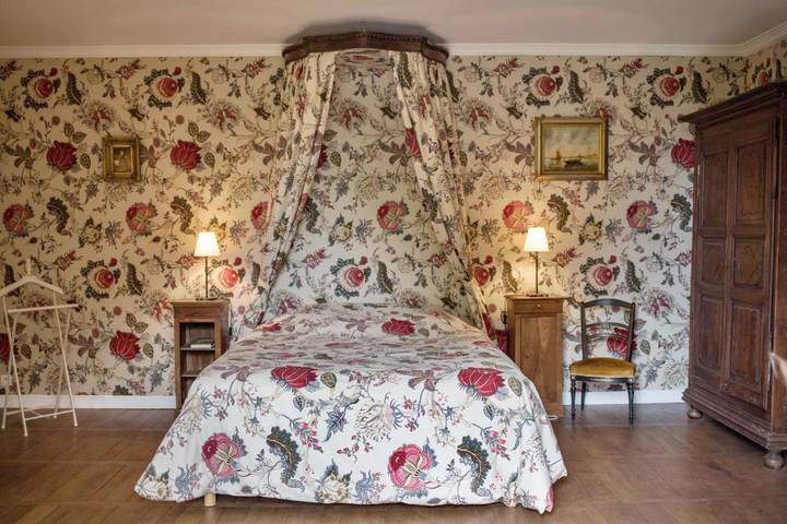 Location de vacances pour 2 personnes, avec jardin ainsi que piscine et vue à Mézières-sur-Issoire - 2