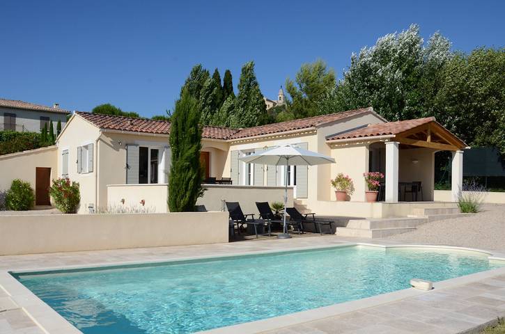Villa pour 6 personnes, avec terrasse ainsi que piscine et jardin