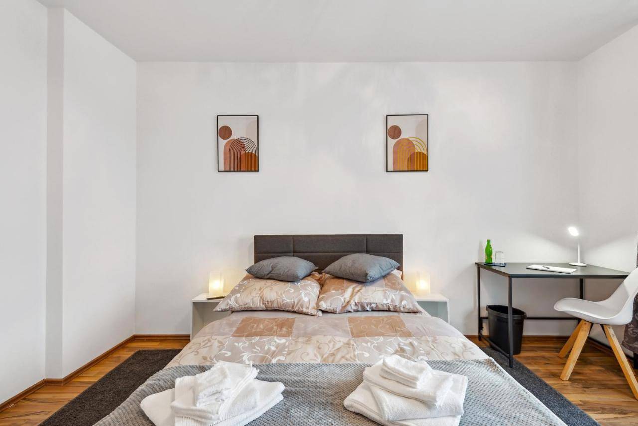 Geheel appartement, Zentrale Lage ... Ideal für Geschäftsleute, Monteure, Familien...3 Zimmer, Wlan, Smarttv in Mettmann, Kreis Mettmann
