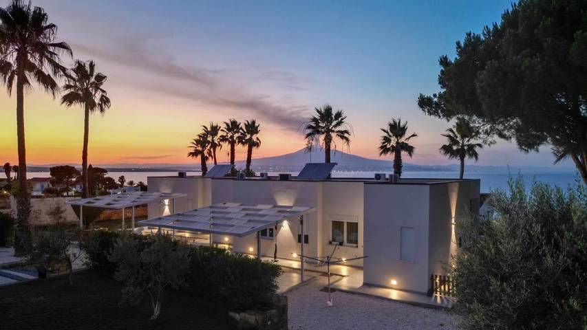 Villa per 8 persone, con Terrazza e Giardino nonché Panorama a Costa Saracena