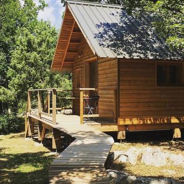 Chambre d’hôte pour 4 personnes, avec piscine ainsi que jardin et vue à Escragnolles