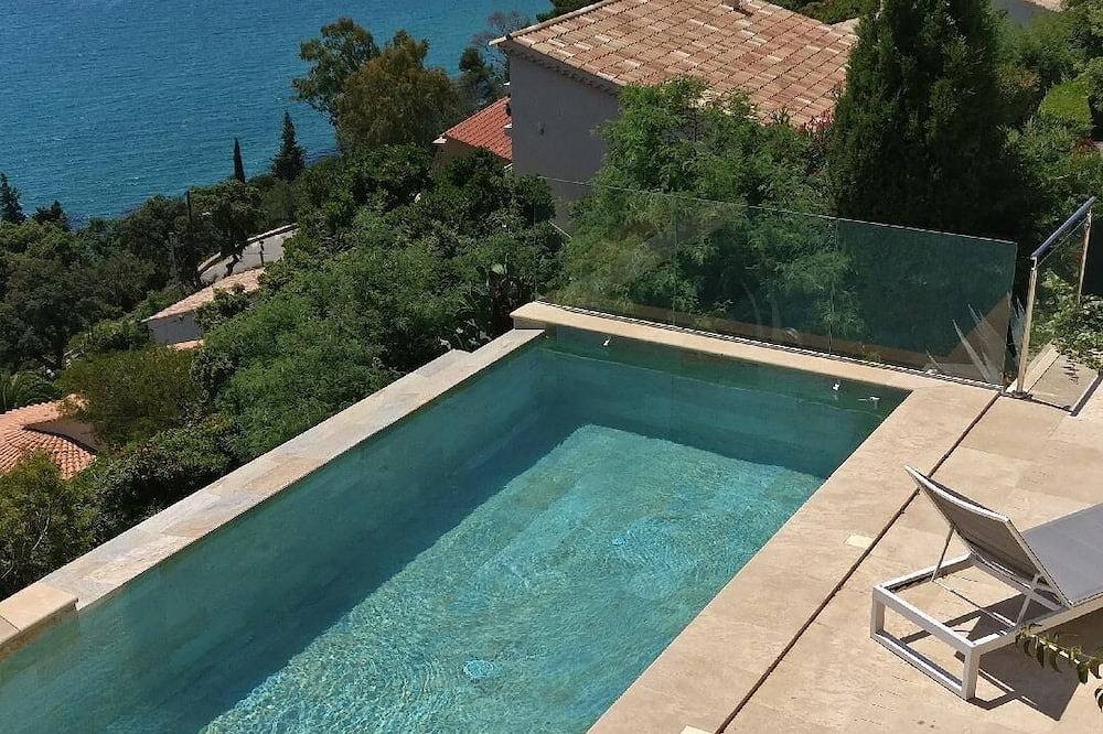 Rent 1 or 2 studios (from 2 to 5 P.) in Villa \"Soleil Levant\" at Rayol Canadel in Rayol-Canadel-sur-Mer, Côte méditerranéenne (France)