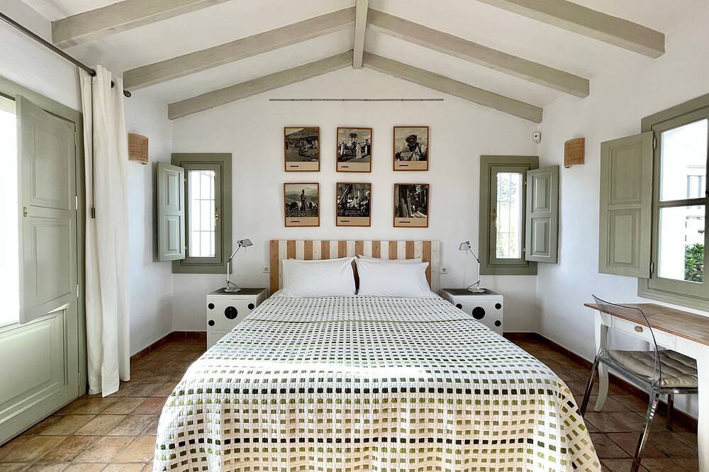 Andalusian private villa with pool and Views, A/C & Wifi in Guaro, Sierra de las Nieves