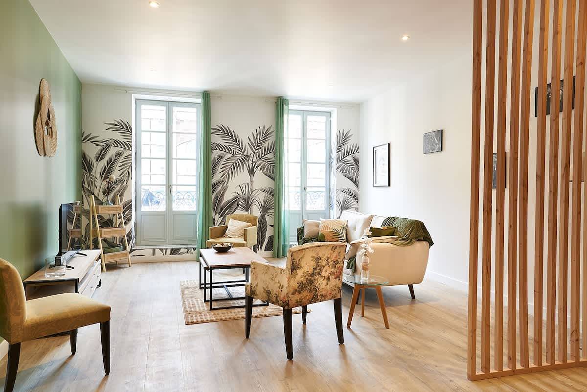 Appartement entier, Luxury Stay facing Les Halles, balcony & A/C in Béziers, Côte méditerranéenne (France)